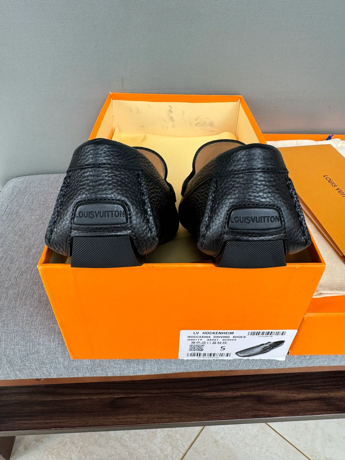 Batch 740💰[strong][strong][strong] Original order quality, new models at the counter, LV Louis Vuitton counter new models, handmade men's driving shoes, bean shoes, slip-on shoes, lazy shoes, exquisite hand-stitching, workmanship details comparable to the counters, Italian imported pebbled cowhide, water-dyed cowhide lining, sweat-absorbent and deodorant, black, 39-44 in large quantities in stock (38, 45 custom-made)